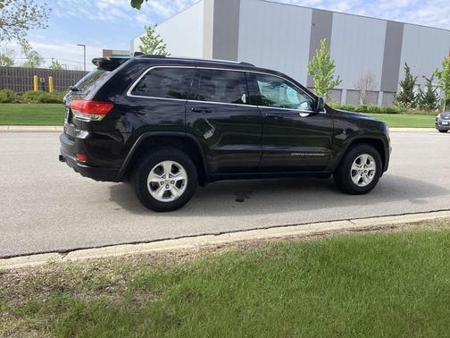 Brilliant Black Crystal Pearlcoat 2014 Jeep Grand Cherokee Laredo