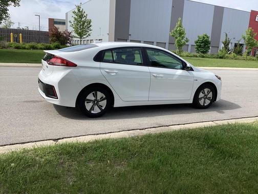 2017 Hyundai IONIQ Hybrid Blue