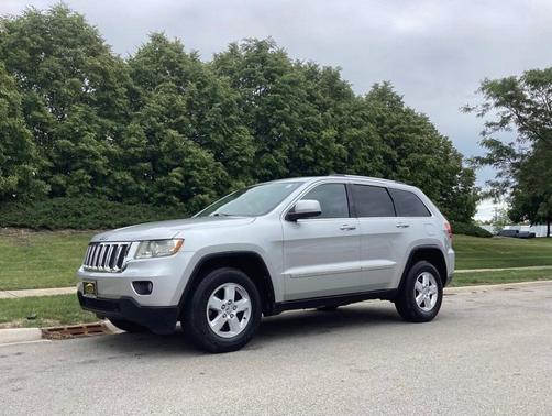 Bright Silver Clearcoat Metallic 2011 Jeep Grand Cherokee Laredo