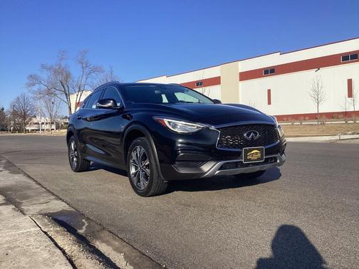 2018 INFINITI QX30 Luxury