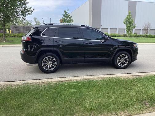 Diamond Black 2019 Jeep Cherokee Latitude Plus