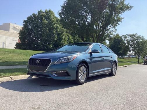 2016 Hyundai SONATA Hybrid SE