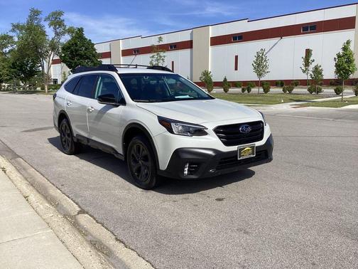 Crystal White Pearl 2020 Subaru Outback Onyx Edition XT