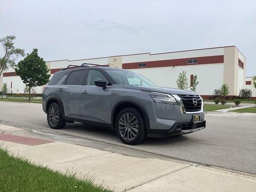 2 Tone Gray / Black Roof 2023 Nissan Pathfinder SL