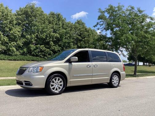 2016 Chrysler Town & Country Touring