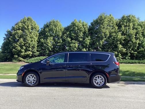 2023 Chrysler Pacifica Touring-L