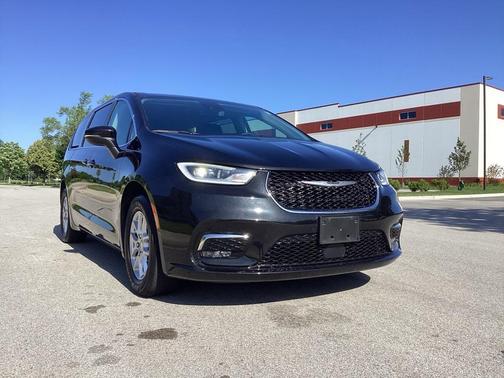 2023 Chrysler Pacifica Touring-L