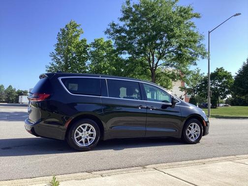 2023 Chrysler Pacifica Touring-L