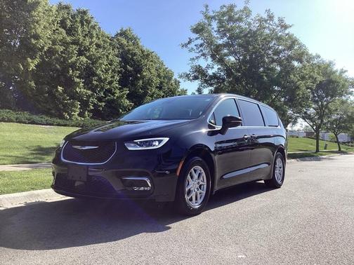 2023 Chrysler Pacifica Touring-L