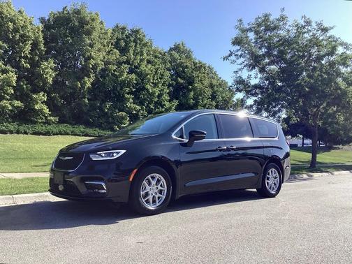 2023 Chrysler Pacifica Touring-L