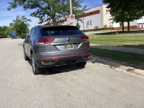Platinum Gray Metallic 2020 Volkswagen Atlas Cross Sport 3.6L V6 SE w/Technology