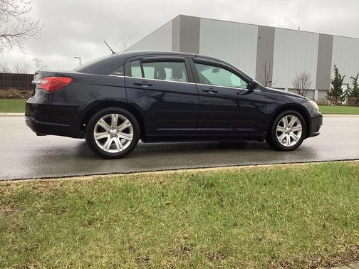 Blackberry Pearlcoat 2012 Chrysler 200 Touring