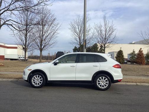 2014 Porsche Cayenne Platinum Edition