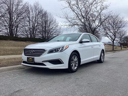 2017 Hyundai SONATA SE