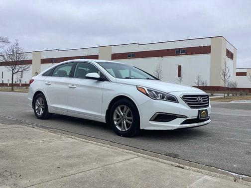 2017 Hyundai SONATA SE