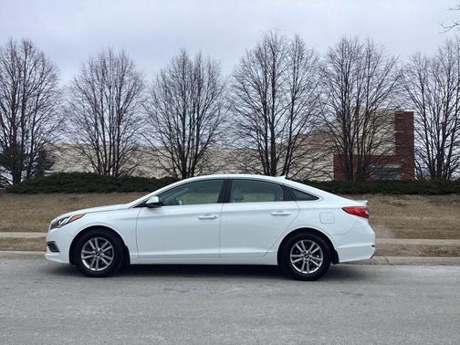 2017 Hyundai SONATA SE