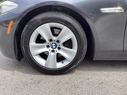 2011 BMW 528 i