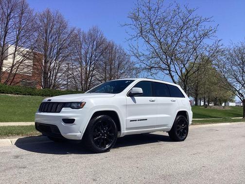 Bright White Clearcoat 2018 Jeep Grand Cherokee Altitude