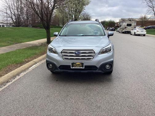 Ice Silver Metallic 2017 Subaru Outback 2.5i Premium