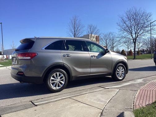 Titanium Silver 2016 Kia Sorento LX