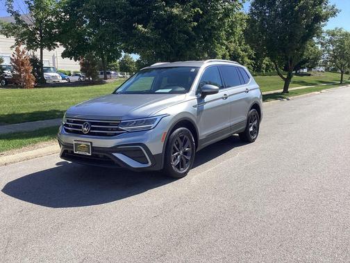 Pyrite Silver Metallic 2022 Volkswagen Tiguan 2.0T SE