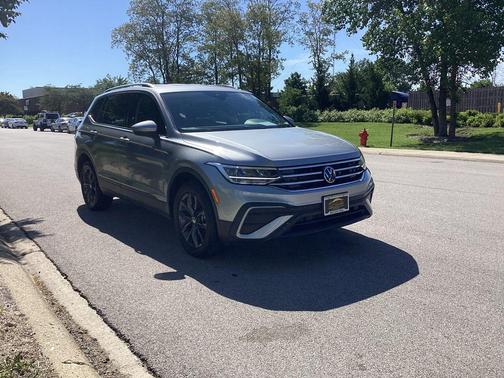 Pyrite Silver Metallic 2022 Volkswagen Tiguan 2.0T SE