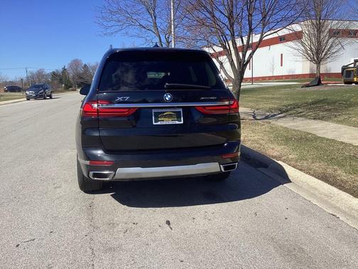Black Sapphire Metallic 2020 BMW X7 xDrive40i