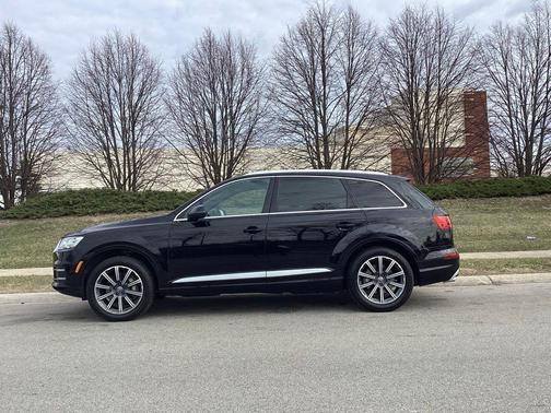 Orca Black Metallic 2017 Audi Q7 3.0T Premium Plus