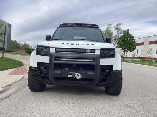 Fuji White 2023 Land Rover Defender 90 X-Dynamic SE