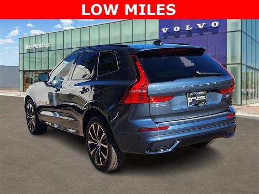 2023 Volvo XC60 B5 Plus Dark Theme