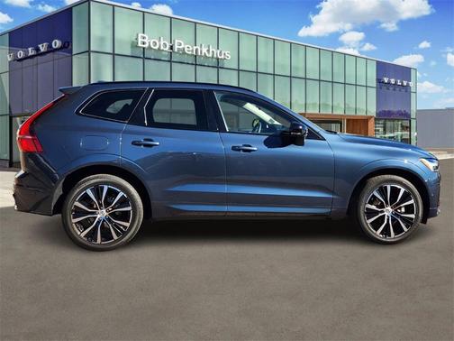 2023 Volvo XC60 B5 Plus Dark Theme