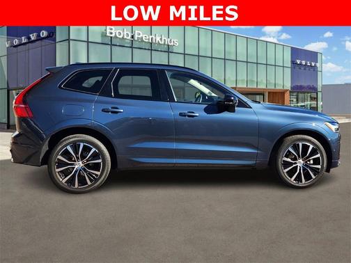 2023 Volvo XC60 B5 Plus Dark Theme