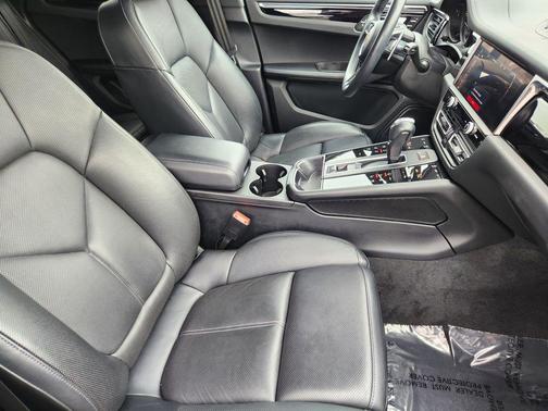 2023 Porsche Macan T