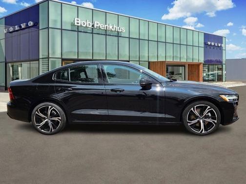 2025 Volvo S60 B5 Plus
