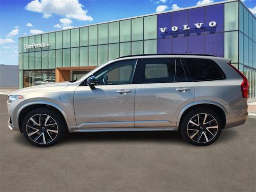 2023 Volvo XC90 Recharge Plug-In Hybrid T8 Plus Dark Theme 7-Seater