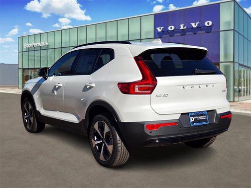 2026 Volvo XC40 B5 Plus