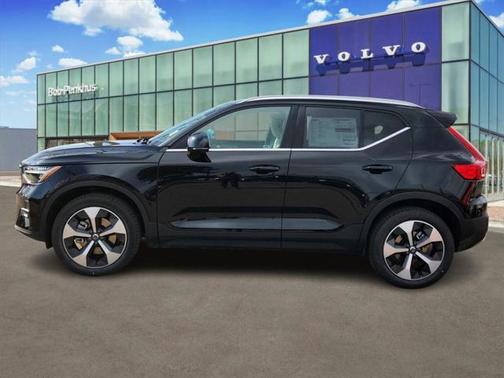 2025 Volvo XC40 B5 Plus Bright Theme