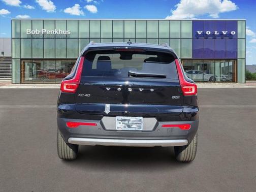 2025 Volvo XC40 B5 Plus Bright Theme