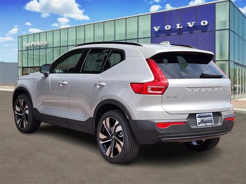 2025 Volvo XC40 B5 Ultra Dark Theme