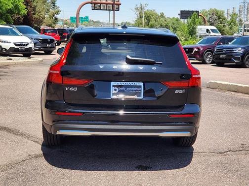 2024 Volvo V60 Cross Country B5 Ultimate