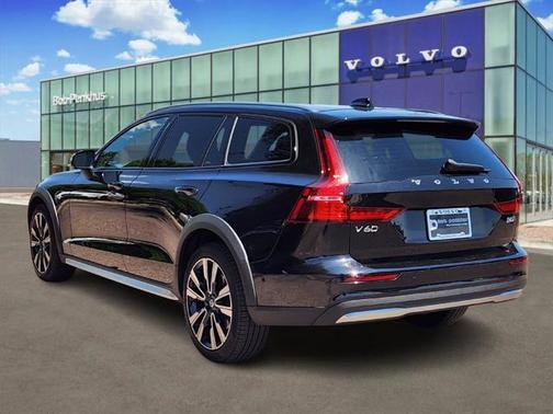 2024 Volvo V60 Cross Country B5 Ultimate