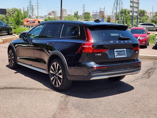 2024 Volvo V60 Cross Country B5 Ultimate