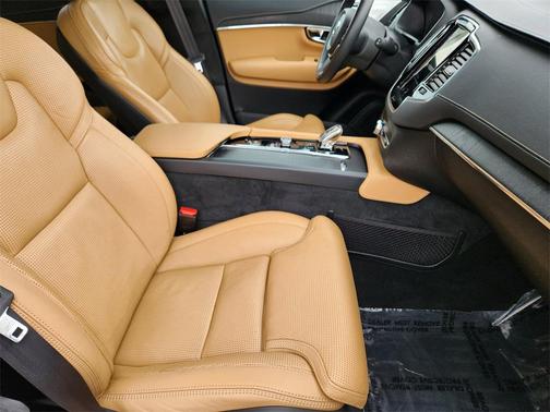 2021 Volvo XC90 Recharge Plug-In Hybrid T8 Inscription 7 Passenger