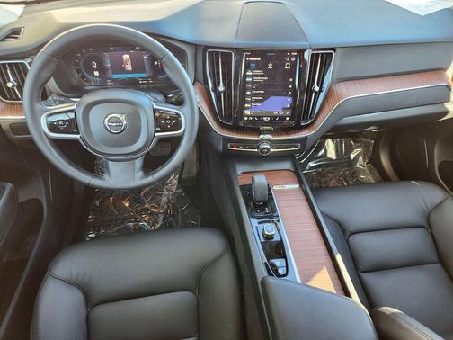 2023 Volvo XC60 Recharge Plug-In Hybrid T8 Plus Dark Theme