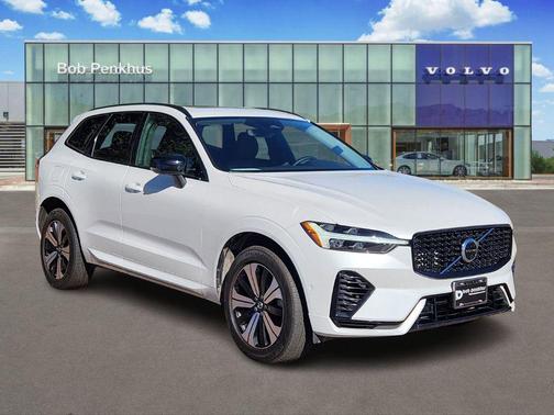 2023 Volvo XC60 Recharge Plug-In Hybrid T8 Plus Dark Theme