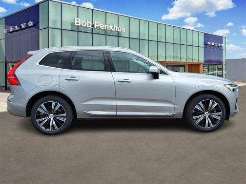 2023 Volvo XC60 B5 Plus Bright Theme