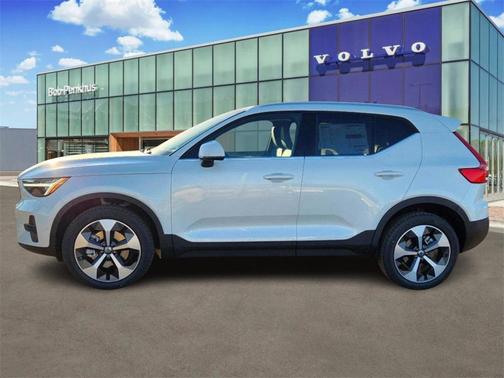 2025 Volvo XC40 B5 Plus Bright Theme