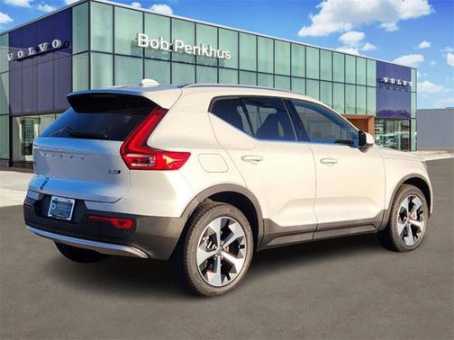 2025 Volvo XC40 B5 Plus Bright Theme