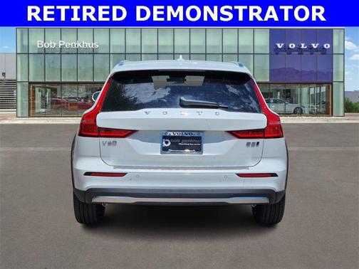 2025 Volvo V60 Cross Country B5 Plus