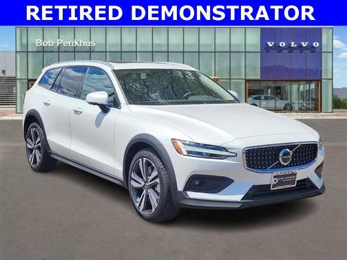 2025 Volvo V60 Cross Country B5 Plus